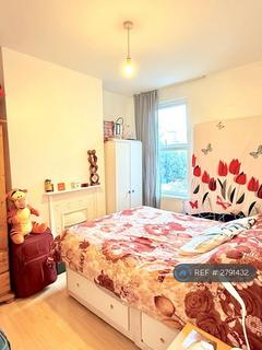 2 bedroom flat to rent, Thackeray Avenue, London, N17