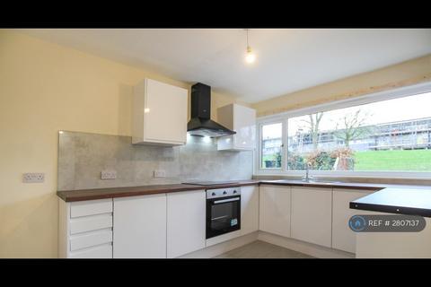 3 bedroom terraced house to rent, Crispin Road, Milton Keynes, MK13
