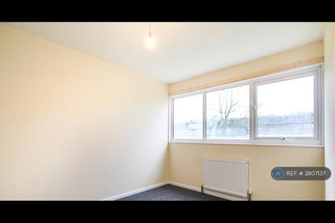 3 bedroom terraced house to rent, Crispin Road, Milton Keynes, MK13