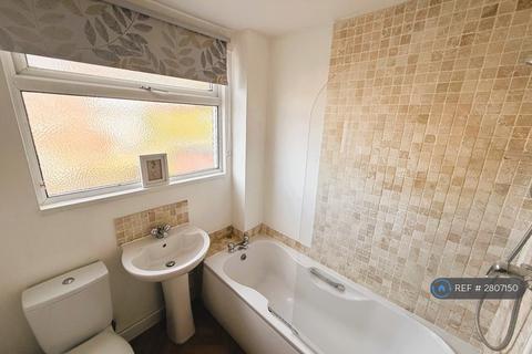 3 bedroom semi-detached house to rent, Glenwood Crescent, Sheffield, S35