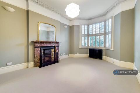 5 bedroom semi-detached house to rent, Thorney Hedge Road, London, W4