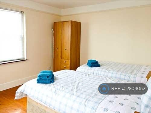 Twin Bedroom