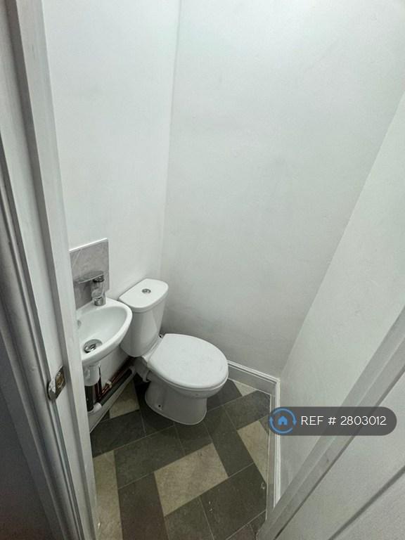 Toilet 2