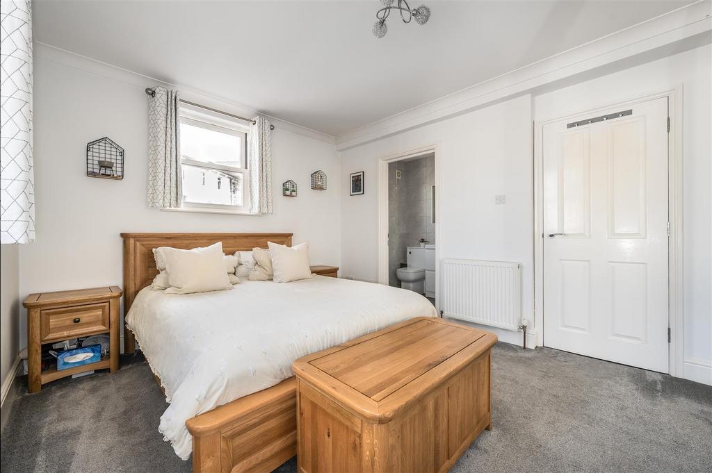 Bedroom 1.jpg