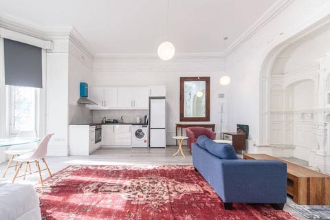 Studio to rent, Eton Avenue, Swiss Cottage, London, NW3