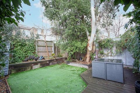 3 bedroom flat for sale, Forburg Road, London, N16
