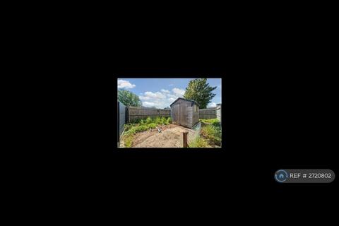 2 bedroom maisonette to rent, Snowden Avenue, Uxbridge, UB10