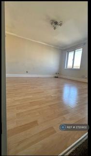 2 bedroom maisonette to rent, Snowden Avenue, Uxbridge, UB10