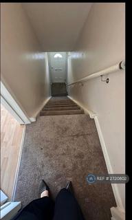 2 bedroom maisonette to rent, Snowden Avenue, Uxbridge, UB10