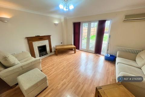 4 bedroom detached house to rent, Chilcott Close, Wembley, HA0