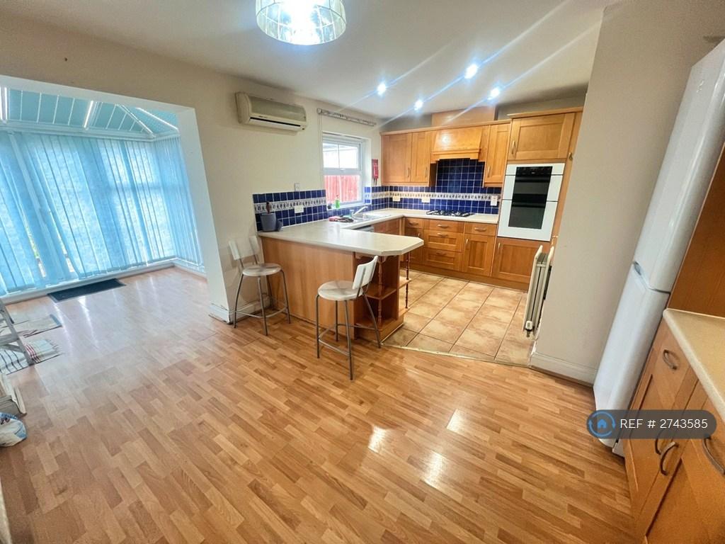 Kitchen &amp; Dining