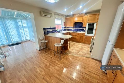 4 bedroom detached house to rent, Chilcott Close, Wembley, HA0
