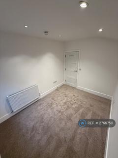 3 bedroom maisonette to rent, The Broadway, London, SW19