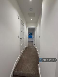 3 bedroom maisonette to rent, The Broadway, London, SW19