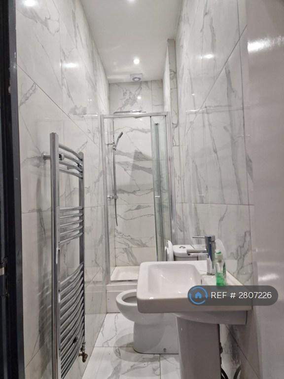 Toilet / Shower
