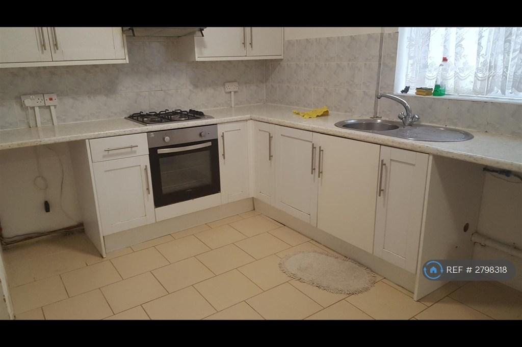 Large Eat-In Kitchen