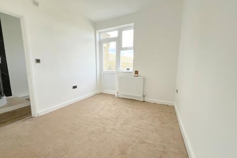 1 bedroom flat to rent, Hamlet Court Road, Westcliff-on-Sea SS0