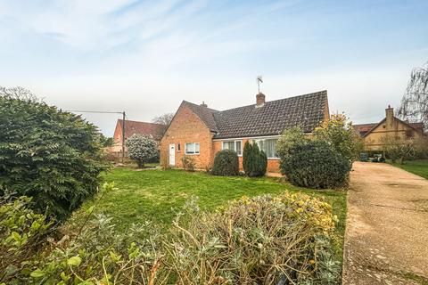 4 bedroom detached bungalow to rent, Boughton