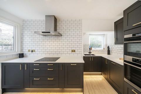 2 bedroom flat for sale, Fieldhouse Road, London SW12