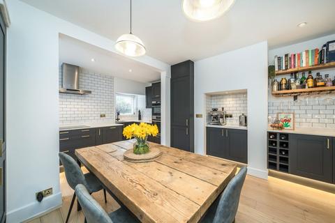 2 bedroom flat for sale, Fieldhouse Road, London SW12
