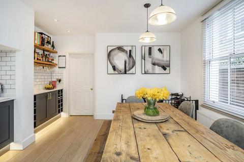 2 bedroom flat for sale, Fieldhouse Road, London SW12