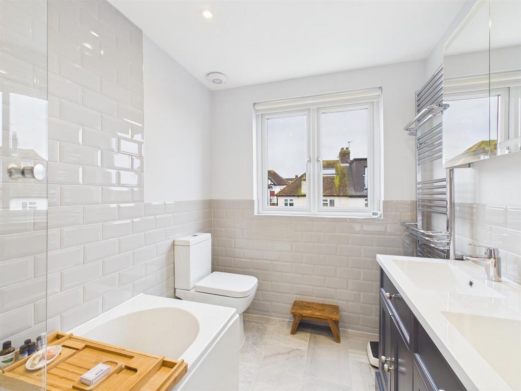 Family Bathroom shot 2