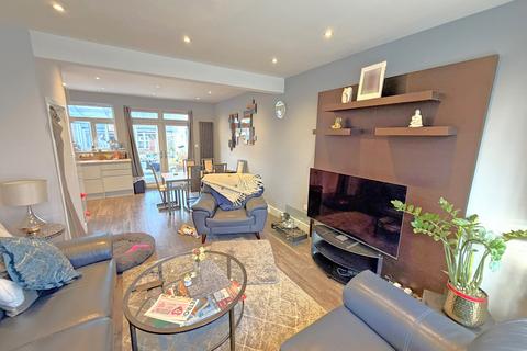3 bedroom terraced house for sale, Springfield Drive, Ilford, Essex, IG2
