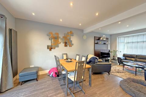 3 bedroom terraced house for sale, Springfield Drive, Ilford, Essex, IG2