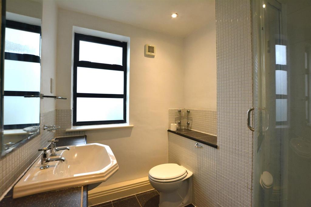 Ensuite.JPG