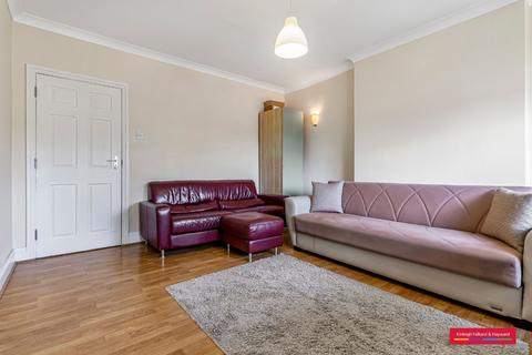 3 bedroom property to rent, Powys Lane, Palmers Green, London, N13