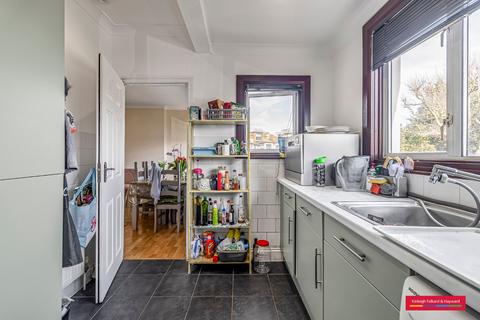 3 bedroom property to rent, Powys Lane, Palmers Green, London, N13