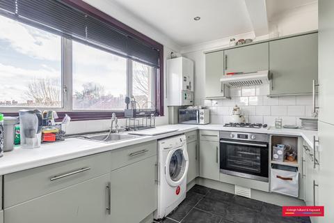 3 bedroom property to rent, Powys Lane, Palmers Green, London, N13