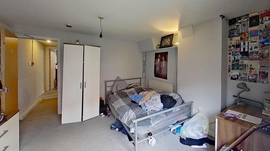 54-manor-drive-bedroom-2.jpg