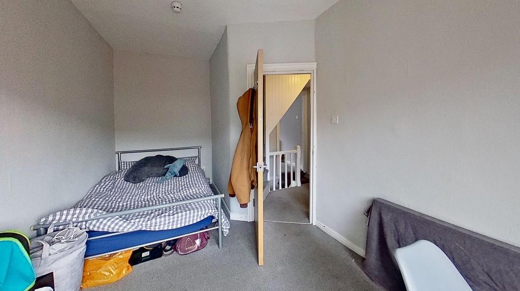 54-manor-drive-bedroom-4.jpg