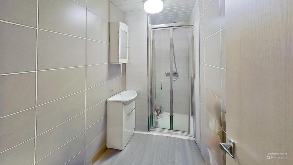 54-manor-drive-bathroom-2.jpg