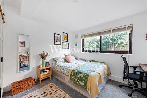 3 bedroom ground floor flat for sale, Finsbury Park Road, London, N4
