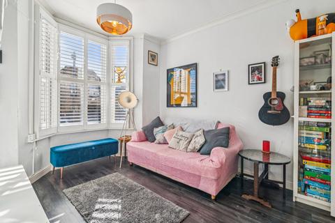 1 bedroom flat for sale, Glenthorne Road, London
