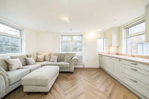 2 bedroom flat to rent, Ellesmere Road, London W4