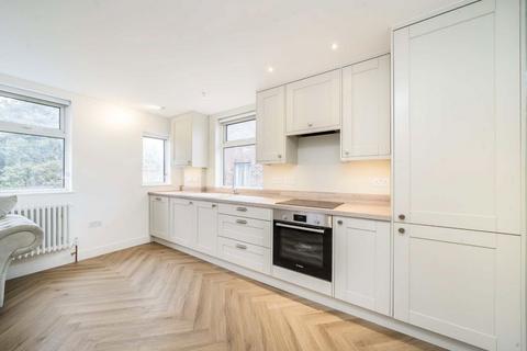 2 bedroom flat to rent, Ellesmere Road, London W4