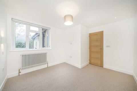 2 bedroom flat to rent, Ellesmere Road, London W4