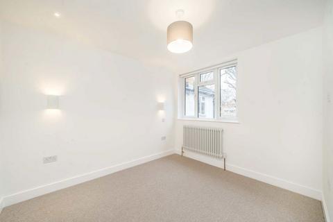 2 bedroom flat to rent, Ellesmere Road, London W4