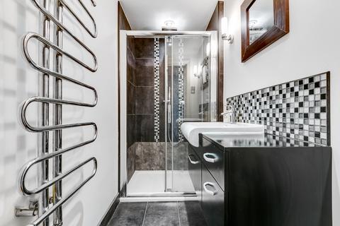 2 bedroom flat for sale, Chiswick High Road, London