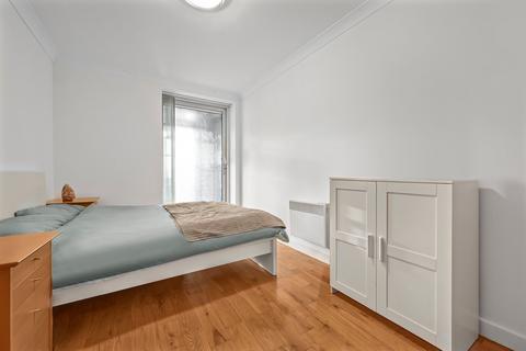 2 bedroom flat to rent, Boardwalk Place, London
