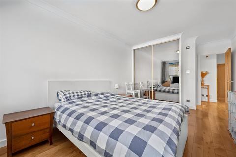 2 bedroom flat to rent, Boardwalk Place, London