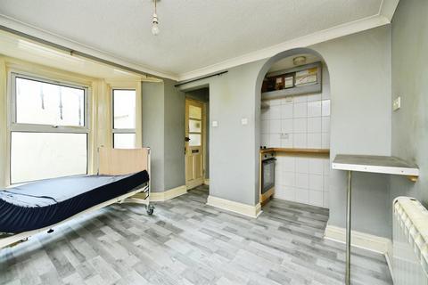 1 bedroom flat for sale, Queens Park Road, Brighton