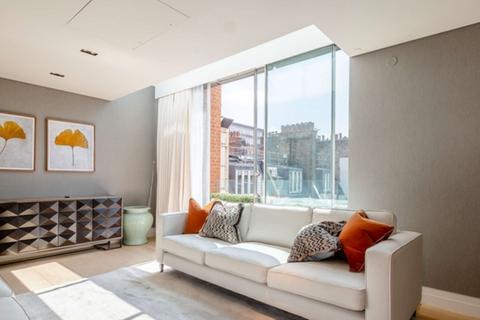 3 bedroom property to rent, Green Street, London W1K