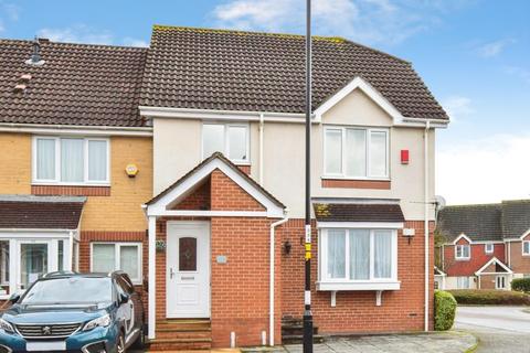 2 bedroom maisonette to rent, Kelvin Gardens Croydon CR0