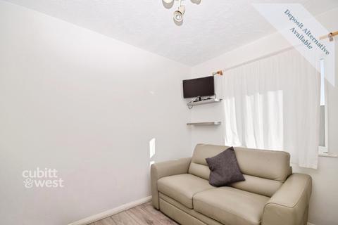2 bedroom maisonette to rent, Kelvin Gardens Croydon CR0