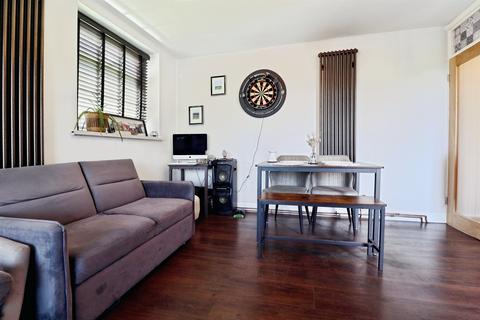 undefined, Linnet Close, Cardiff