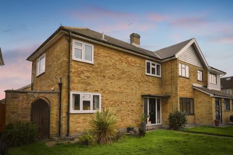 4 bedroom semi-detached house for sale, Karen Close, Brentwood